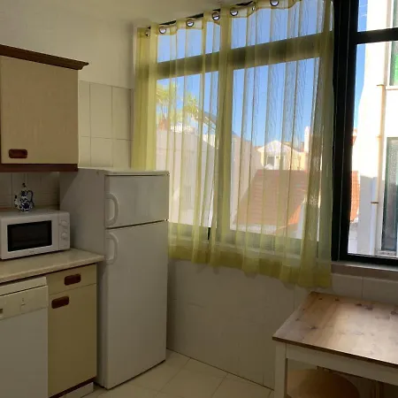 Апартаменты Cool Apartment Within Cascais' Castelo Кашкайш