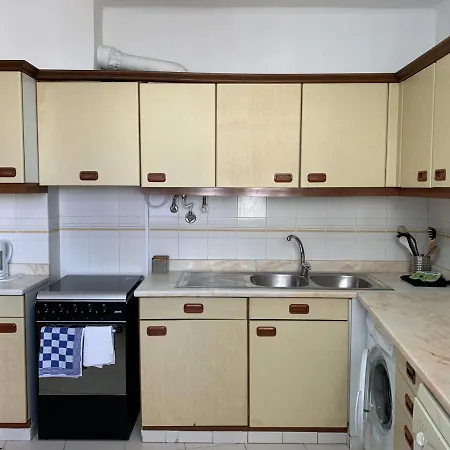 Апартаменты Cool Apartment Within Cascais' Castelo Кашкайш