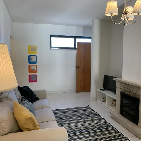Апартаменты Cool Apartment Within Cascais' Castelo *