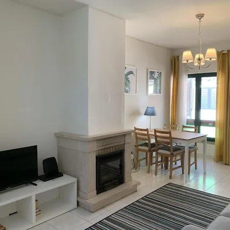 Cool Apartment Within Cascais' Castelo *